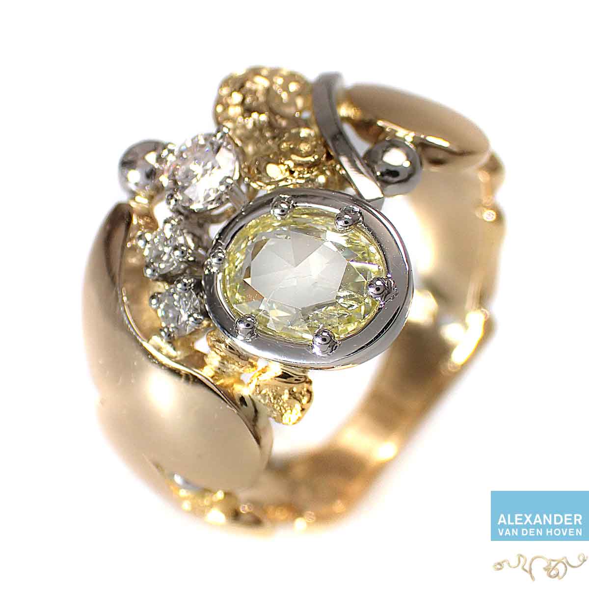 Gouden ring met ovale gele Diamant