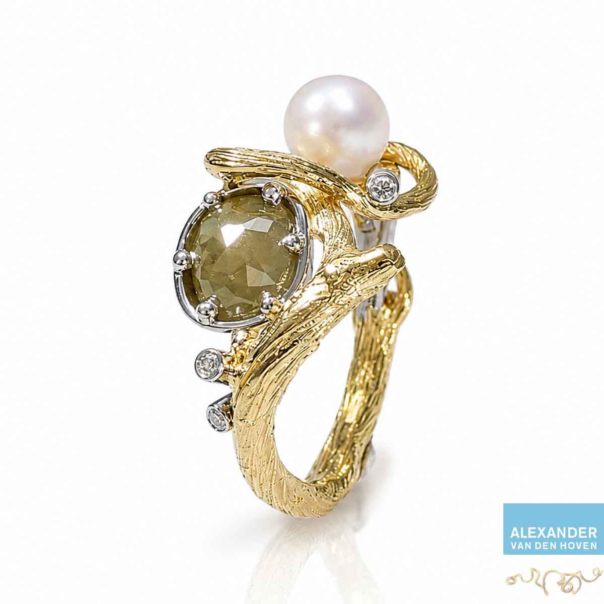 geelgouden en platina-ring-met-grillig takje-en-roosgeslepen-diamant-platina en parel